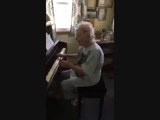 104-year-old music teacher plays beethoven