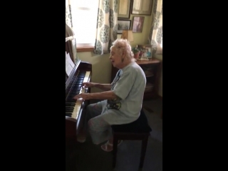 104-year-old music teacher performs beethoven